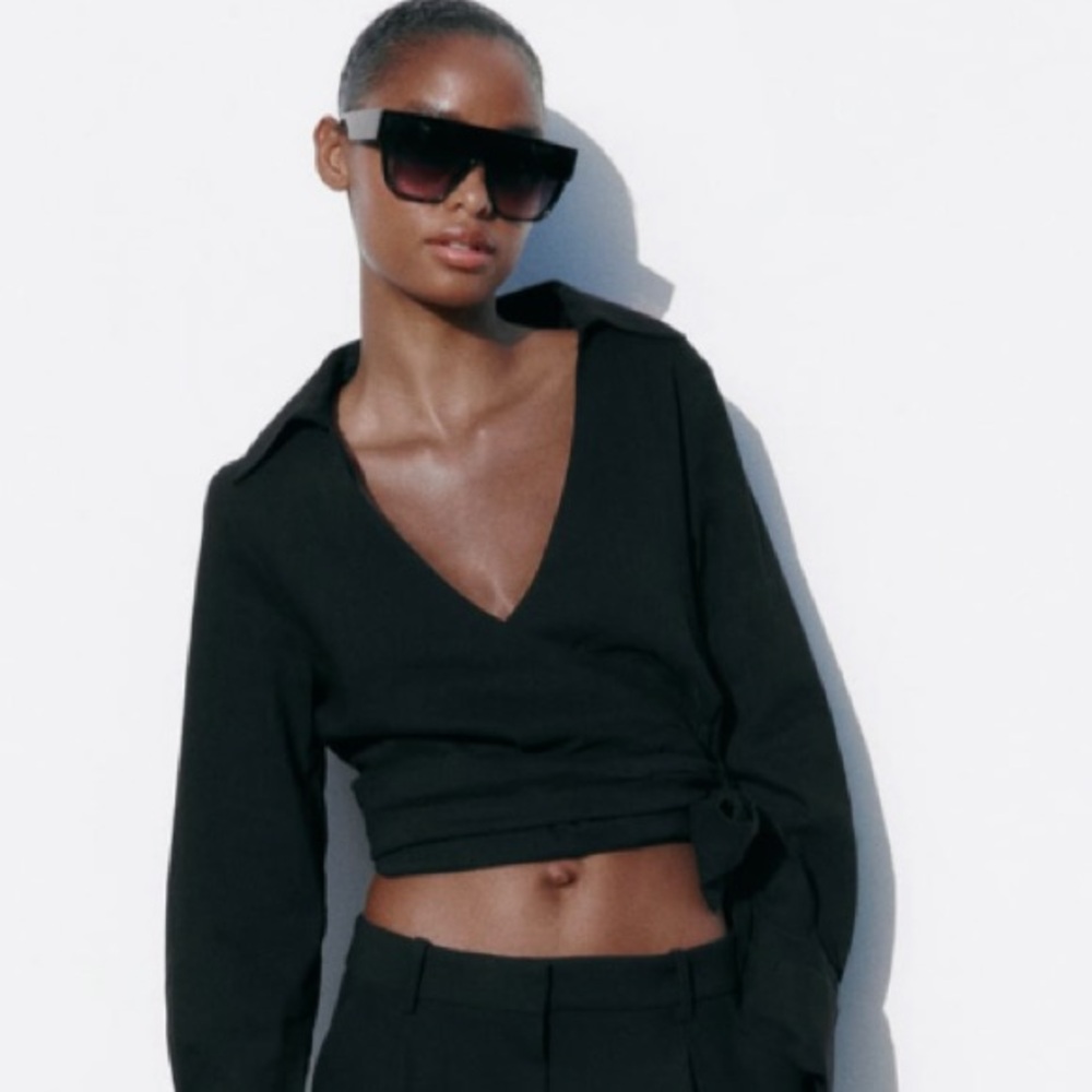 NWOT ZARA knotted crop top